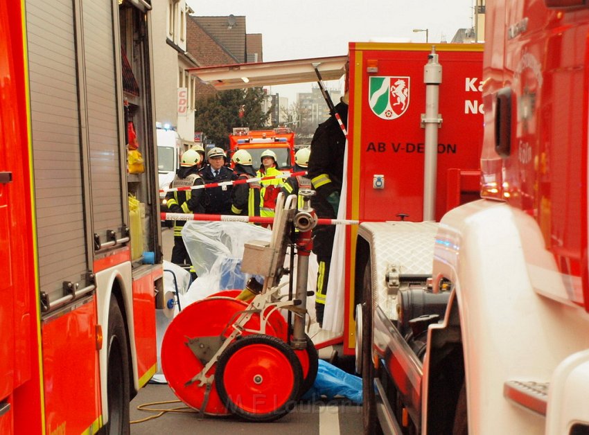 Weisses Pulver im Buero gefunden Koeln Porz Mitte Hauptstr P416.JPG